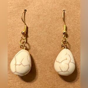 Cream Stone Teardrop Earrings Gold Tone NWT